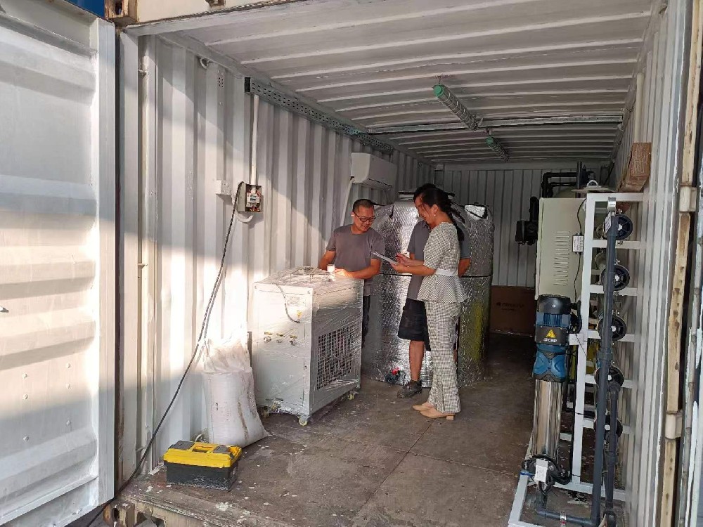 Sistemas de purificación por ósmosis inversa en contenedores de 2500 LPH